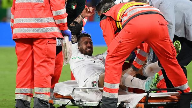 Blessure de l’Italien Spinazzola / Mourinho : « C’est terrible pour l’Italie et pour moi qui ne l’aurai pas pendant environ six mois ! » Blessure de l’Italien Spinazzola / Mourinho : « C’est terrible pour l’Italie et pour moi qui ne l’aurai pas pendant environ six mois ! »