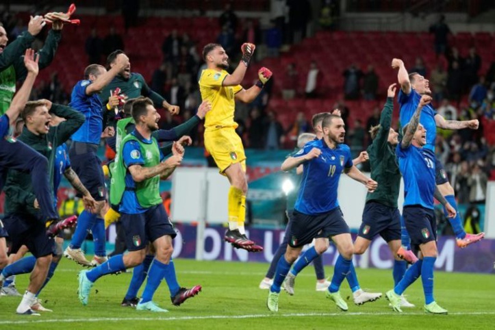 Euro / 1ère demi-finale : Les Italiens finalistes après les tirs au but lors d’une belle fête de football face aux Espagnols ! Euro / 1ère demi-finale : Les Italiens finalistes après les tirs au but lors d’une belle fête de football face aux Espagnols !