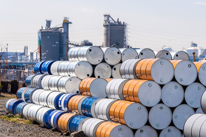 Le pétrole rebondit, les incertitudes économiques s'instaurent Le pétrole rebondit, les incertitudes économiques s'instaurent
