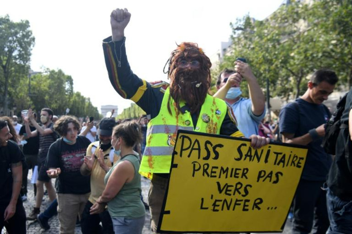Contre le pass sanitaire: Italiens et Français dans la rue Contre le pass sanitaire: Italiens et Français dans la rue