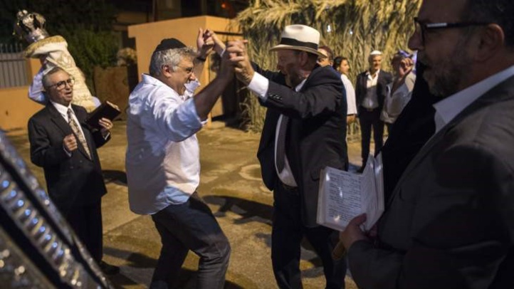 Les villes israéliennes se préparent à célébrer la Fête du Trône  Les villes israéliennes se préparent à célébrer la Fête du Trône