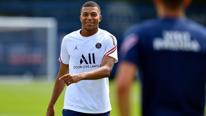Mbappé : « Mon plus grand rêve serait de gagner la Ligue des Champions avec le PSG ! » Mbappé : « Mon plus grand rêve serait de gagner la Ligue des Champions avec le PSG ! »