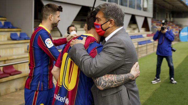 Point de presse : Joan Laporta, président du FC Barcelone, explique les raisons du départ de Messi
