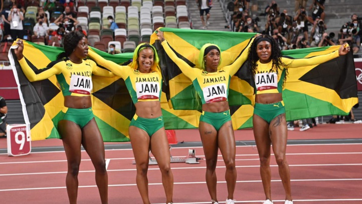JO-Athlétisme : Les Jamaïcaines médaillées d’or du relais 4x100 mètres devant les Américaines JO-Athlétisme : Les Jamaïcaines médaillées d’or du relais 4x100 mètres devant les Américaines