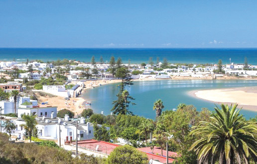 Plage Oualidia : Une destination prisée des touristes et estivants Plage Oualidia : Une destination prisée des touristes et estivants