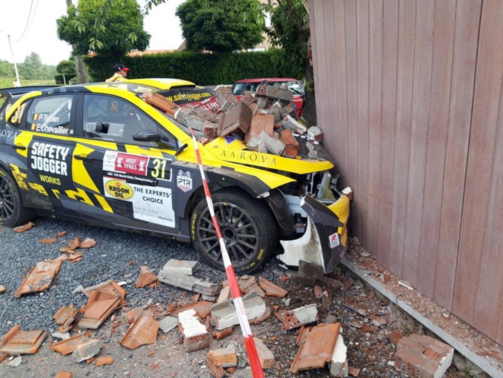 Rallye de Belgique : Une voiture s'encastre dans le garage d'une habitation