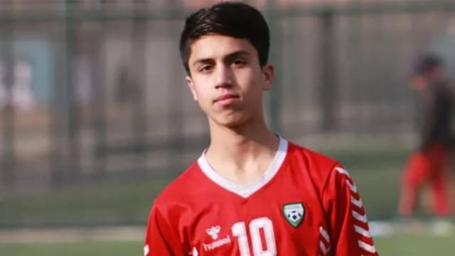 Afghanistan-Talibans : Un jeune footballeur international afghan se tue en tombant d'un avion militaire américain Afghanistan-Talibans : Un jeune footballeur international afghan se tue en tombant d'un avion militaire américain