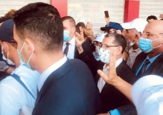 Des citoyens expulsent le PJD de Souk Al Had à Agadir Des citoyens expulsent le PJD de Souk Al Had à Agadir