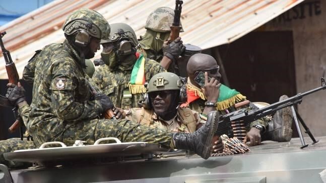 Guinée: Les militaires prennent le pouvoir et abolissent la Constitution Guinée: Les militaires prennent le pouvoir et abolissent la Constitution