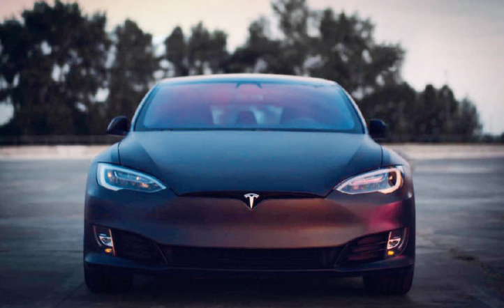 Révolution Tesla : bientôt une voiture sans volant ni pédales Révolution Tesla : bientôt une voiture sans volant ni pédales