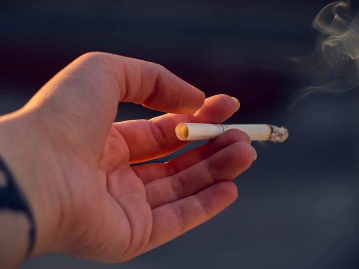 Un décret fixe les taux des produits chimiques dans les cigarettes