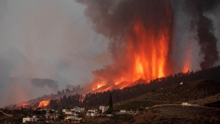 Canaries : Coulées de lave et évacuations se poursuivent