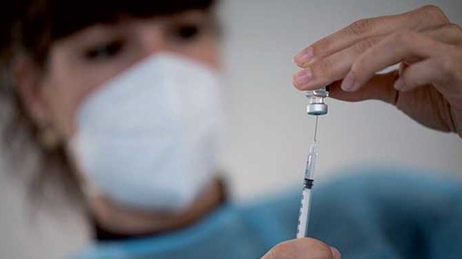 Vaccin anti-Covid : La tutelle officialise la troisième dose… priorité aux frontliners et aux seniors Vaccin anti-Covid : La tutelle officialise la troisième dose… priorité aux frontliners et aux seniors