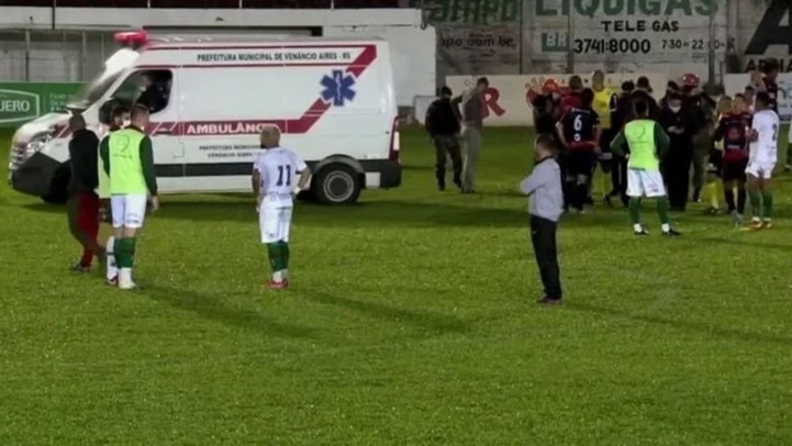 Un « footballeur » brésilien arrêté après avoir agressé l’arbitre ! Un « footballeur » brésilien arrêté après avoir agressé l’arbitre !