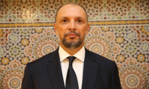 Après la passation des pouvoirs, les nouveaux ministres entrent en fonction Après la passation des pouvoirs, les nouveaux ministres entrent en fonction