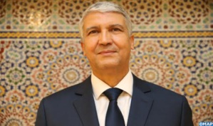 Après la passation des pouvoirs, les nouveaux ministres entrent en fonction Après la passation des pouvoirs, les nouveaux ministres entrent en fonction