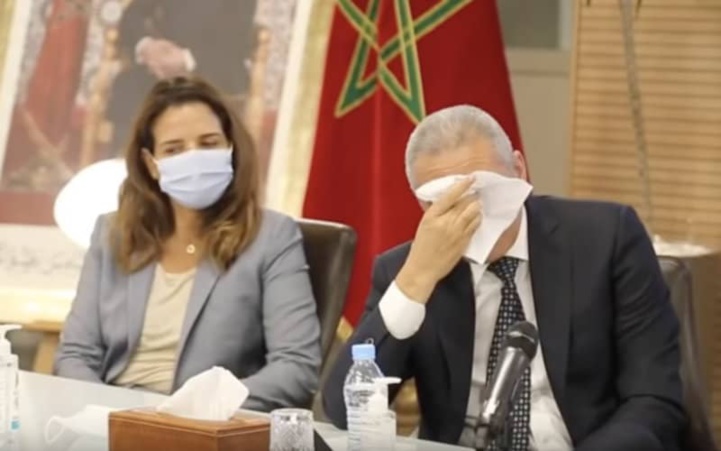 Moulay Hafid Elalamy fond en larmes lors de la cérémonie de passation des pouvoirs Moulay Hafid Elalamy fond en larmes lors de la cérémonie de passation des pouvoirs