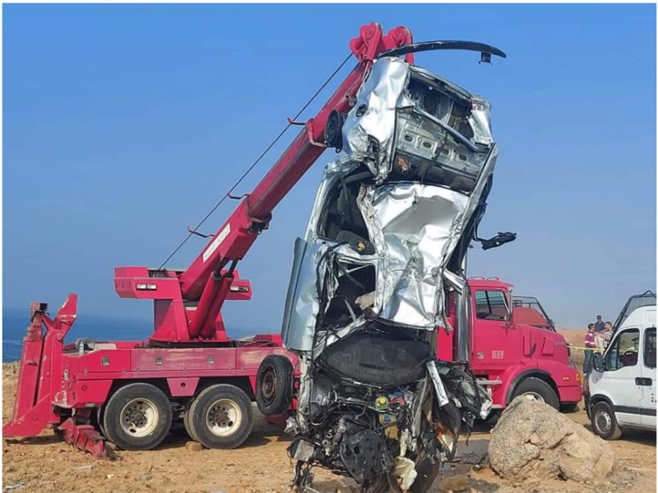 Rabat : Les éléments de la Protection civile retirent la voiture noyée dans la mer Rabat : Les éléments de la Protection civile retirent la voiture noyée dans la mer