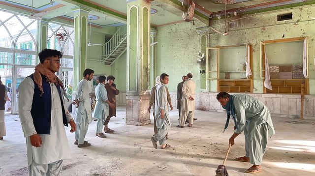 Afghanistan : Une quarantaine de morts dans un attentat contre une mosquée Afghanistan : Une quarantaine de morts dans un attentat contre une mosquée