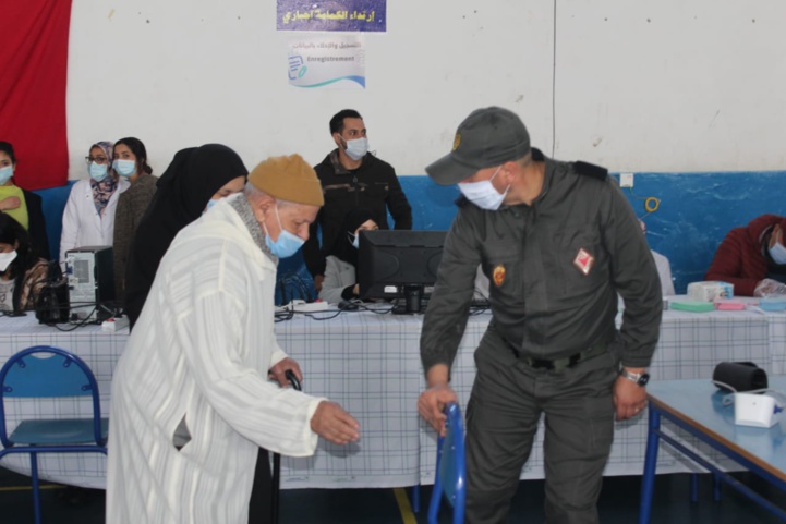 Compteur coronavirus : 398 nouveaux cas en 24h, 1,26 millions troisièmes doses administrées Compteur coronavirus : 398 nouveaux cas en 24h, 1,26 millions troisièmes doses administrées