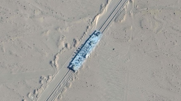 USA-Chine : Des répliques de vaisseaux de guerre US dans le désert chinois USA-Chine : Des répliques de vaisseaux de guerre US dans le désert chinois