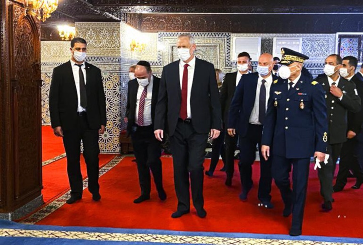 Benny Gantz prie pour SM le Roi à la Synagogue « Talmud Torah » à Rabat Benny Gantz prie pour SM le Roi à la Synagogue « Talmud Torah » à Rabat