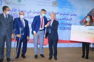 Cérémonie de remise de primes aux champions paralympiques sacrés à Tokyo Cérémonie de remise de primes aux champions paralympiques sacrés à Tokyo