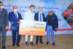 Cérémonie de remise de primes aux champions paralympiques sacrés à Tokyo Cérémonie de remise de primes aux champions paralympiques sacrés à Tokyo