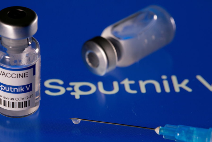 Variant Omicron:  la Russie à pas précipités pour un vaccin efficace