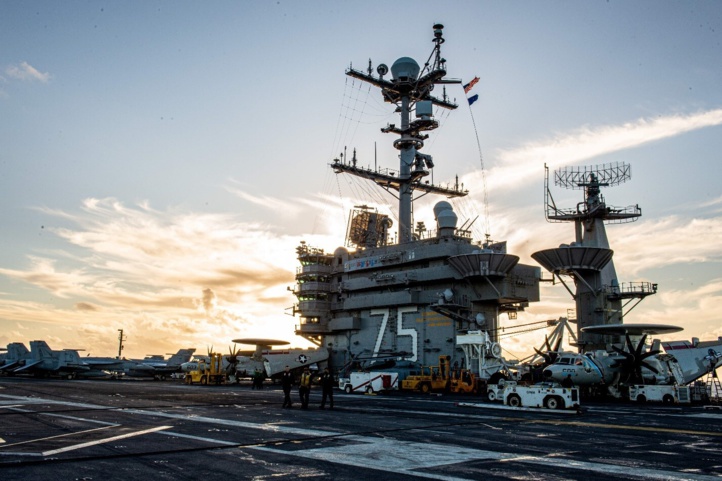 Gibraltar : Exercice naval conjoint entre l'US Navy et la Marine royale