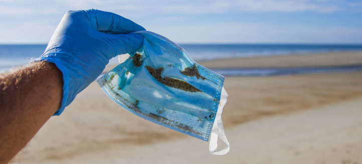 Les masques « anti-Covid », une nouvelle forme de pollution qui menace les plages marocaines