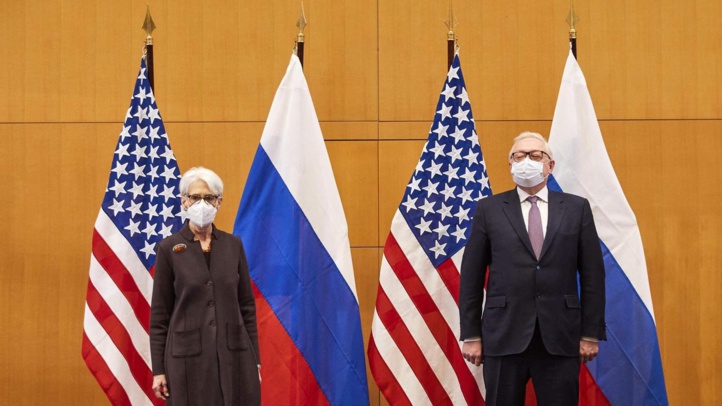 Wendy Sherman et Sergueï Ryabkov. Chacun campe sur sa position. Wendy Sherman et Sergueï Ryabkov. Chacun campe sur sa position.