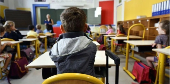 France/Covid: plus de 14.300 classes fermées, un chiffre inédit depuis le printemps 2020
