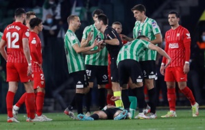 Coupe du Roi d'Espagne: Interrompu samedi, le derby sévillan va reprendre aujourd'hui Coupe du Roi d'Espagne: Interrompu samedi, le derby sévillan va reprendre aujourd'hui