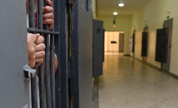 Emprisonnement pour délits mineurs: des experts mettent en garde contre les coûts financiers et sociaux