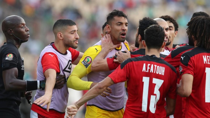 CAN 2021: Des bagarres entre Marocains et Egyptiens dans les couloirs menant aux vestiaires !