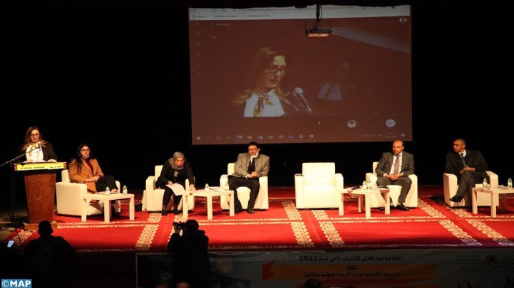 Utilisation sûre d’Internet : Brainstorming sur la lutte contre la cyberviolence Utilisation sûre d’Internet : Brainstorming sur la lutte contre la cyberviolence