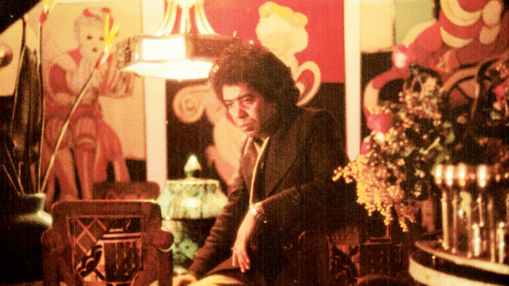 Tallal dans son «antre» casablancais dans les années 19701970. . Photo prise par son ami le peintre Saad Hassani. Tallal dans son «antre» casablancais dans les années 19701970. . Photo prise par son ami le peintre Saad Hassani.