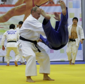 La Fédération Internationale de Judo "suspend" le statut de président honoraire de Vladimir Poutine La Fédération Internationale de Judo "suspend" le statut de président honoraire de Vladimir Poutine