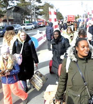 Ségrégation : Des ONG dénoncent l’inégalité de traitement entre réfugiés ukrainiens et non européens Ségrégation : Des ONG dénoncent l’inégalité de traitement entre réfugiés ukrainiens et non européens