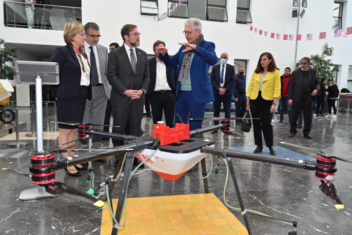 L’ambassade US à Rabat fait don du modèle Lego de "Mars Rover" à l’UIR L’ambassade US à Rabat fait don du modèle Lego de "Mars Rover" à l’UIR