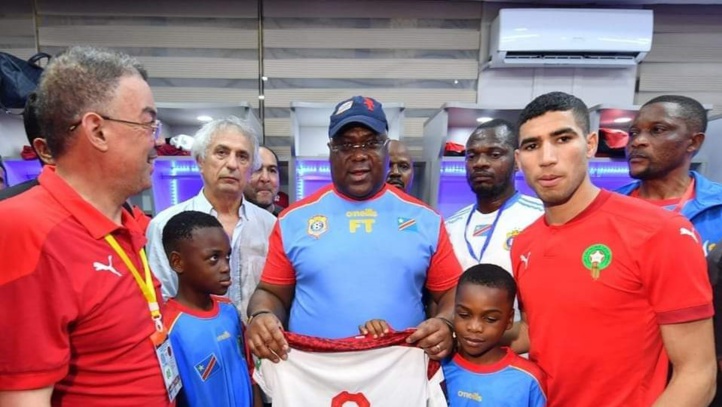 RDC-Maroc : Hakimi offre son maillot au président de la RDC, M. Félix Tshisekedi