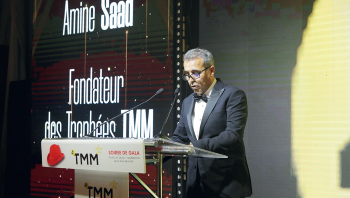 Ses TMM font confluer les étoiles, formant des constellations.