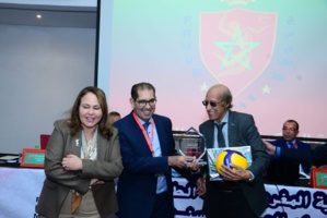 Un vibrant hommage a été rendu à notre collaborateur à "L'Opinion Sports", le sympathique Abdelilah Ibn Ghazala Un vibrant hommage a été rendu à notre collaborateur à "L'Opinion Sports", le sympathique Abdelilah Ibn Ghazala