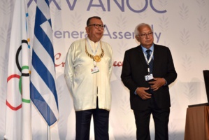 Kamal Lahlou a reçu cette année le Grand Cordon du mérite sportif de l’Association des Comités olympiques du Monde, lors de son Assemblée générale en Crête (Grèce), et ce, pour service rendu au sport, et notamment sa proposition de la Journée mondiale du sport. Kamal Lahlou a reçu cette année le Grand Cordon du mérite sportif de l’Association des Comités olympiques du Monde, lors de son Assemblée générale en Crête (Grèce), et ce, pour service rendu au sport, et notamment sa proposition de la Journée mondiale du sport.
