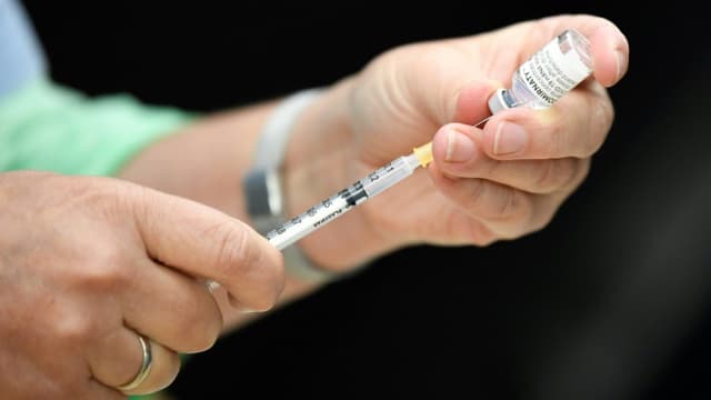 Covid-19 : Un Allemand vacciné 87 fois en échange de faux certificats Covid-19 : Un Allemand vacciné 87 fois en échange de faux certificats