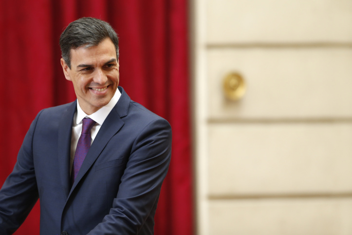 Pedro Sanchez accueilli par Aziz Akhannouch à l’Aéroport de Rabat-Salé