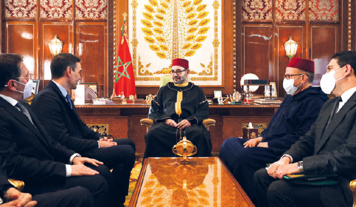 SM le Roi Mohammed VI en réunion avec le Premier ministre espagnol Pedro Sanchez au Palais Royal de Rabat.