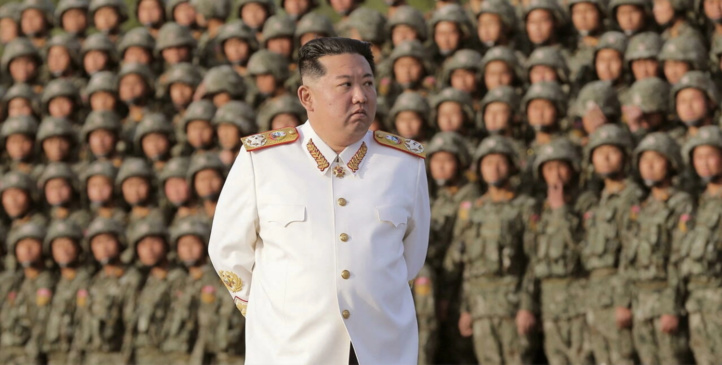 Après le tout premier cas de Covid en Corée du Nord,  Kim Jong Un ordonne un confinement national