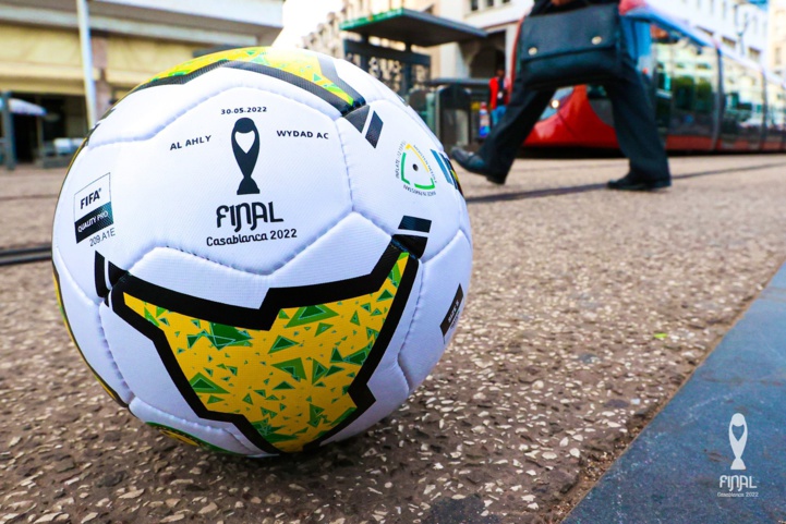 Ligue des champions : La CAF annonce  par l’image l’arrivée du Trophée et du Ballon officiel de la finale à Casablanca